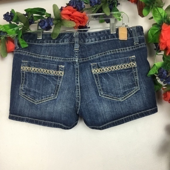 MAURICES Denim Jeans Shorts Size 5/6 - Picture 2 of 12